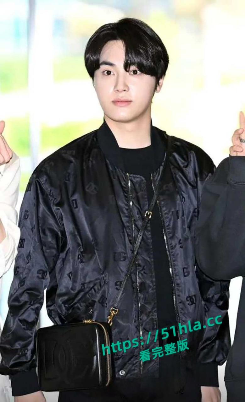 全网疯传韩国男团【周鹤年】买春丑闻,21万港元与AV女皇明日花绮罗4小时不限次数,不雅视频曝光后惨遭公司解约退团!-5