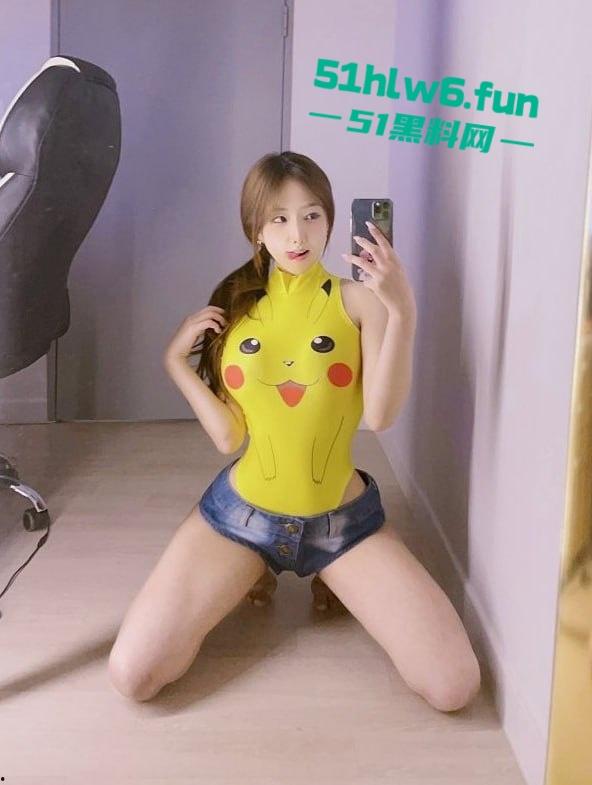 高颜少女吃播主播【金熙宰】下海全裸自慰视频流出,吃播赚钱太难直接下海涉黄捞钱。-1