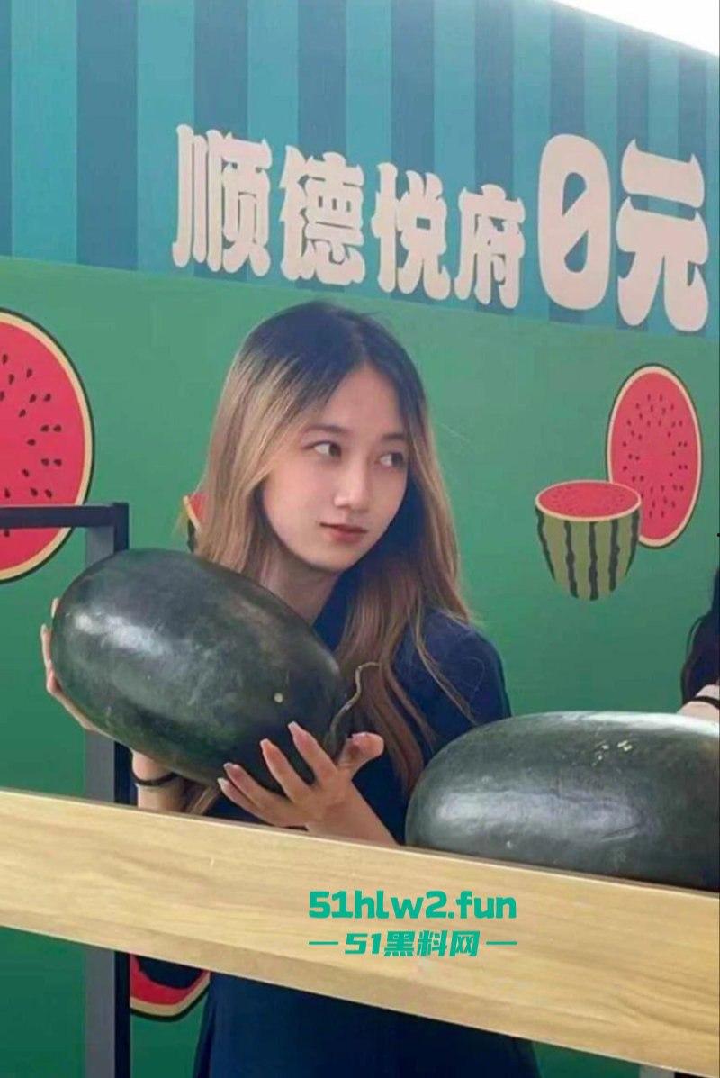 超越翰林府,广东佛山顺德悦府女销售【程圆】制服加黑丝,就在样板间让老板内射。-6