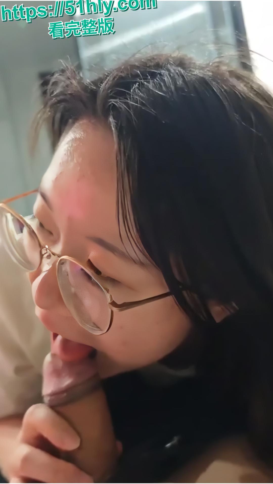 浙江嘉兴清纯人妻何晓韵野外偷情单身小叔子口曝黑料全网疯传!小区楼下口交大屌,忍不住了回家爆操骚母狗!-3