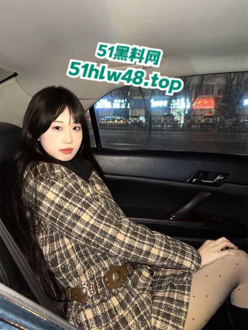 七台河大学的学霸女神【高欣】喝点酒就化身骚浪魅魔，勾引服务生无套后入做爱视频被曝光。-1