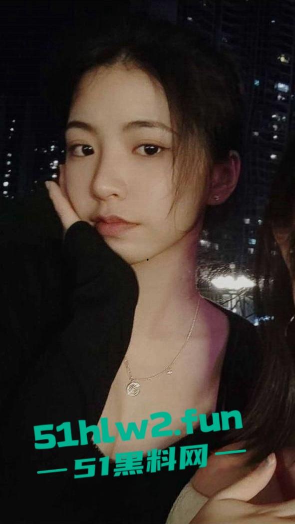 广西南宁反差女教师【柳林依】网上卖弄骚资生活照被扒,性爱视频曝光娇喘淫叫声不断!-1