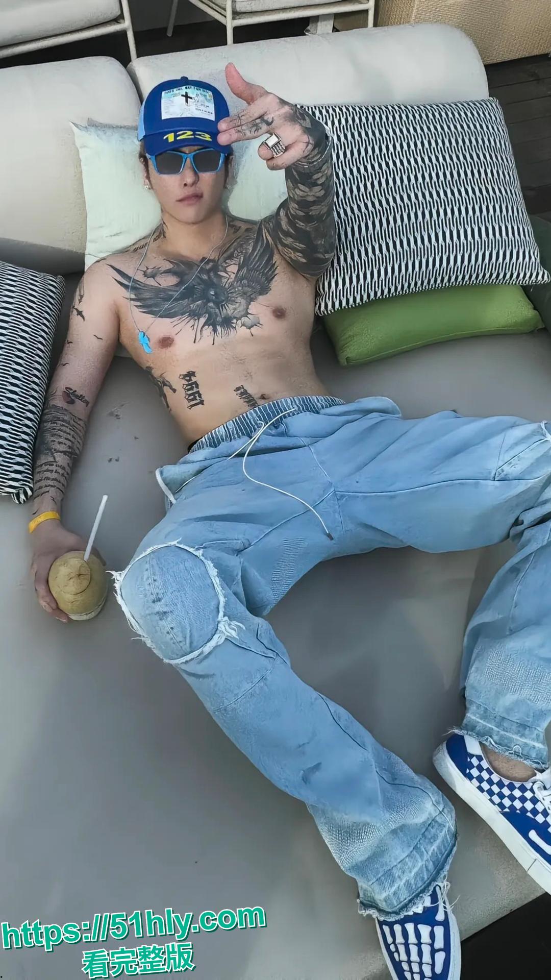 娱乐圈绯闻领军人物张碧晨又出新瓜 与网红郑子豪有私情 疑似两人不雅视频流出-7