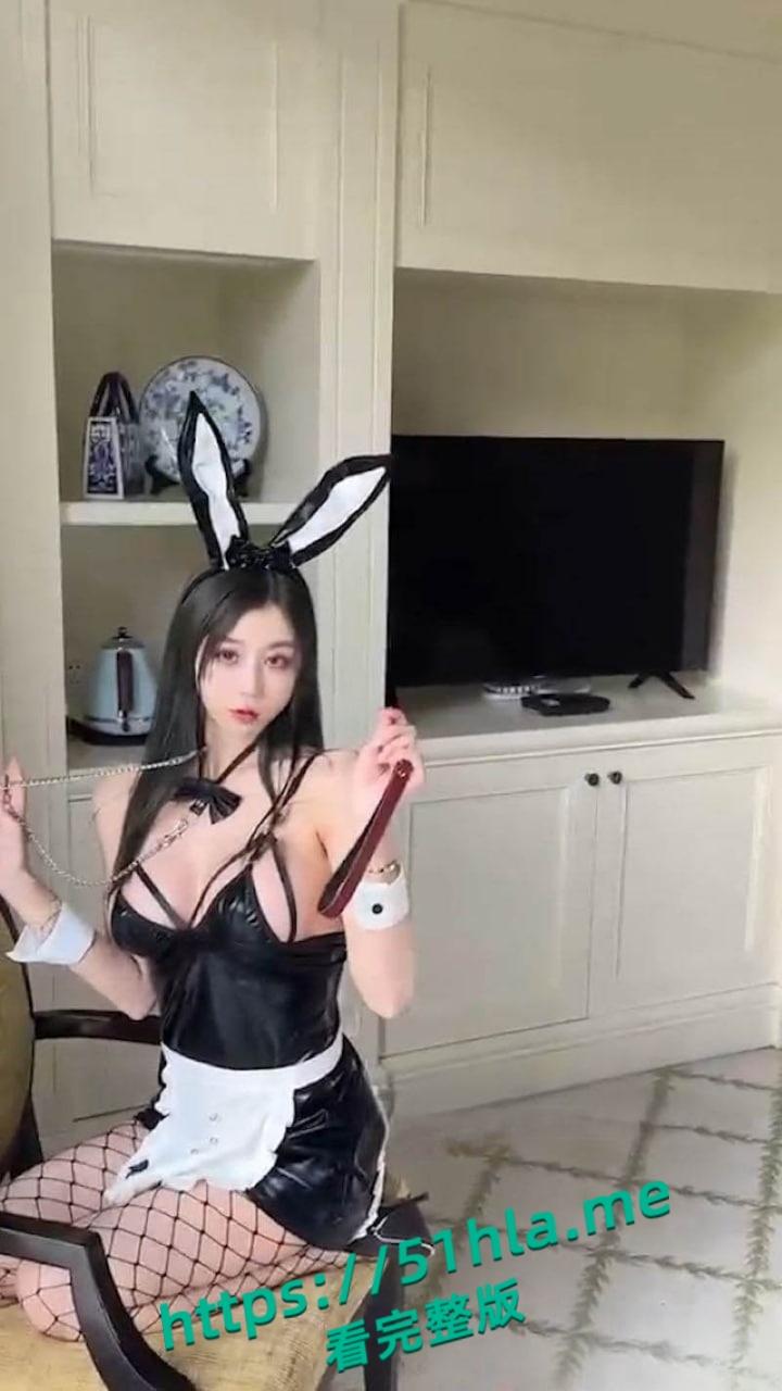 秀人网极品模特【甜仔】兔女郎诱惑写真,付费花絮露点自拍,饱满巨乳令人血脉喷张!-7