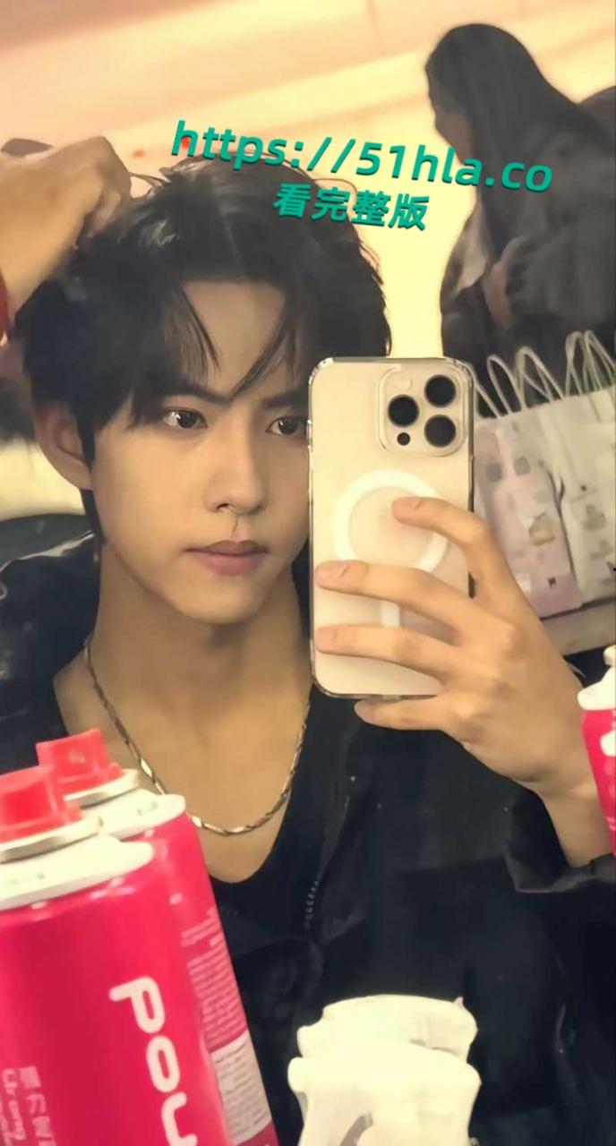 微博热瓜!全网近百万粉丝新晋男演员【刘轩丞】出轨好大姐,骗财骗色诈骗好大姐,约炮的视频被女友曝光!-5