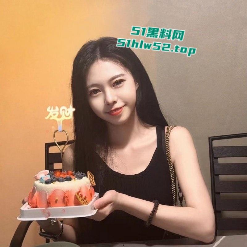 黑龙江哈尔滨口腔护士【孙梦涵】下海卖逼不惜花20万整容,摇身一变成凤凰后疯狂捞金敛财!-4