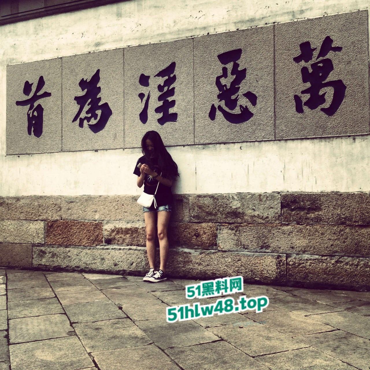 四川卫校学生妹【谷盼盼】与男友各种性爱视频泄密,单纯萌妹被调教成骚母狗对话淫荡至极。-4