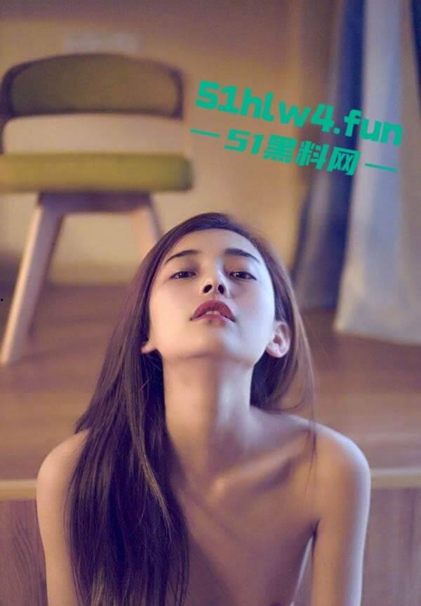 开照相馆的极品老板娘,性感骚妇【刘柳欣】背着老公和摄影师私通,拍私房裸照拍完后激情操逼。-6