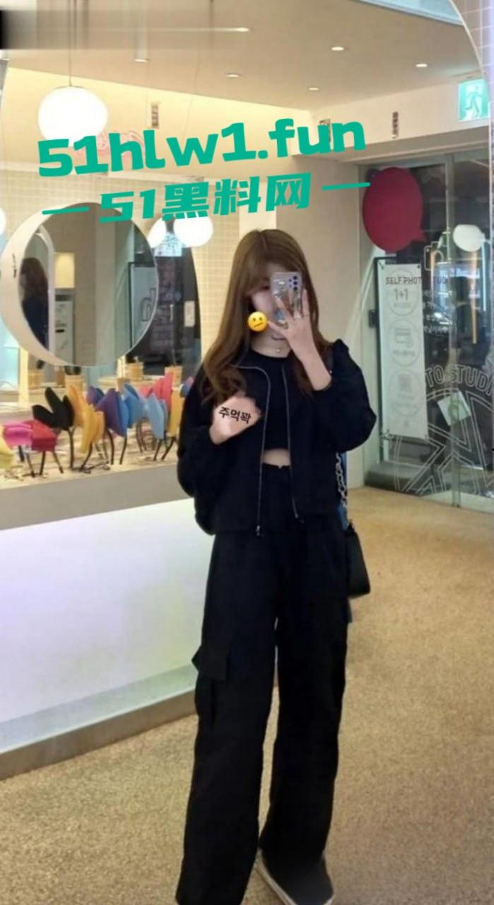 成都艺术学院舞蹈生【张欣雨】兼职卖淫赚外快,惨遭18厘米大鸡巴无套狠操到呻吟不断淫水直流。-4