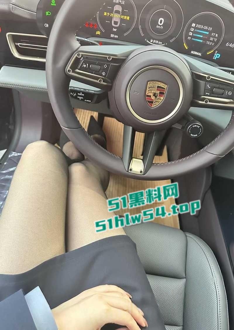 保时捷金牌销售【coco】车主做爱视频被老公曝光,极品身材比少女还要嫩!-7