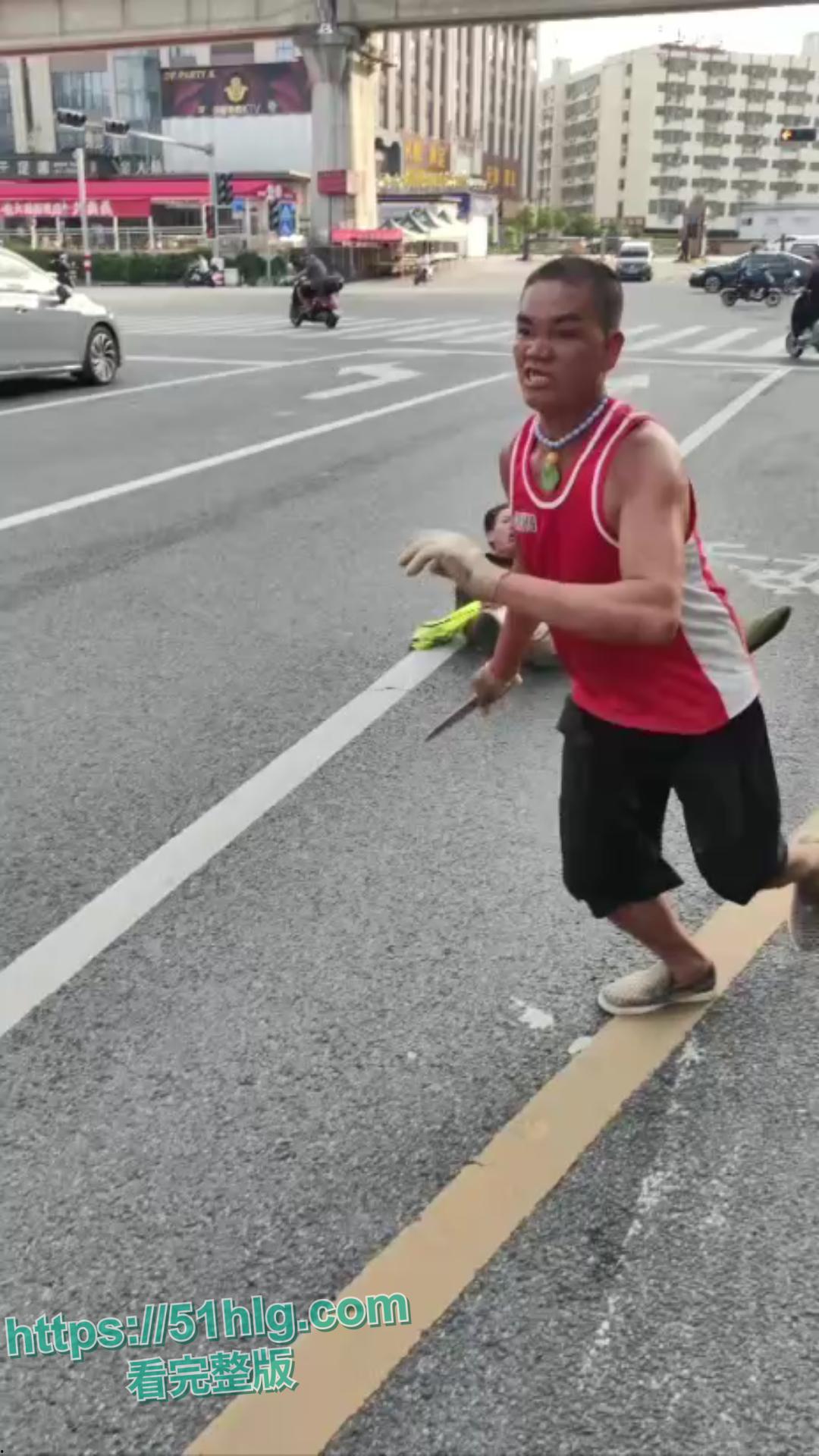 两妙龄女子景区旅游拒绝搭讪竟被刺杀 一死一伤酿成惨案 凶手手法残忍 想借精神病逃脱罪责引发热论-2