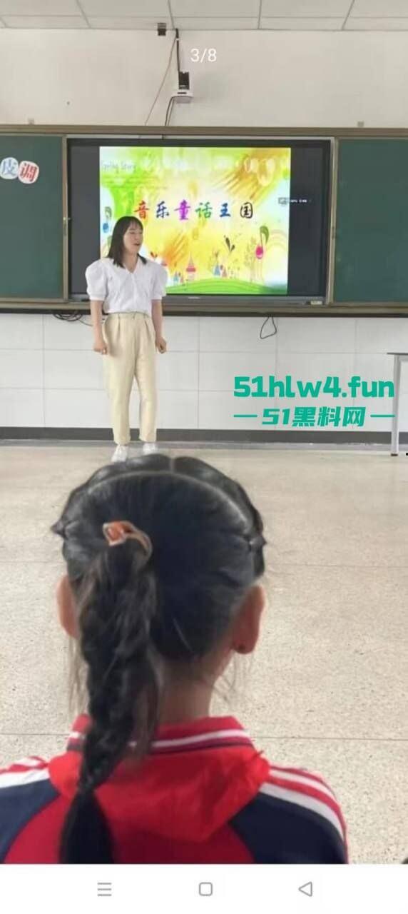 披着老师的外衣行母狗之事,苍南县蒲城学校音乐老师【洪冬暖】带情夫回家打炮被抓现场视频流出。-3