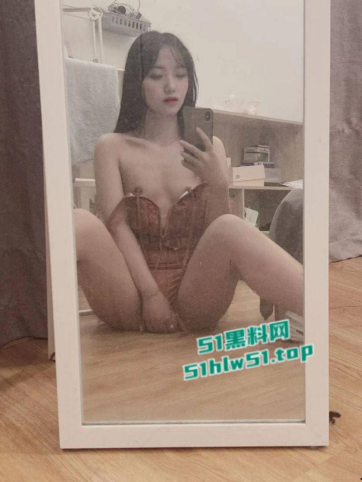 东北长春吉林大学【李婷】眼镜直男偷情啪啪,在镜子前边干边拍视频惨遭渣男曝光流出!-8