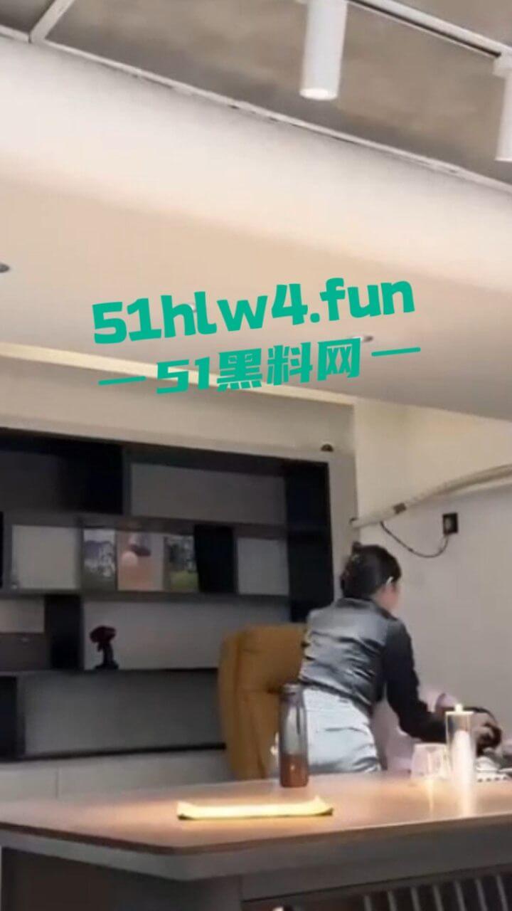 广东东莞渣男【钟安】开虚假公司坑蒙拐骗,诱骗女孩包养潜规则,被老婆发现后 发朋友圈求原谅。-2