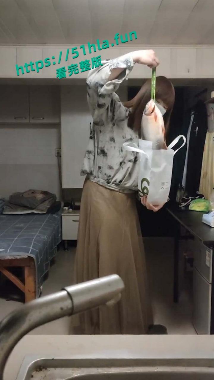 南京阿红,暖男送鱼哥来袭,专门买鱼给红姐来补身体,这样贴心的男人谁不爱呢?-2