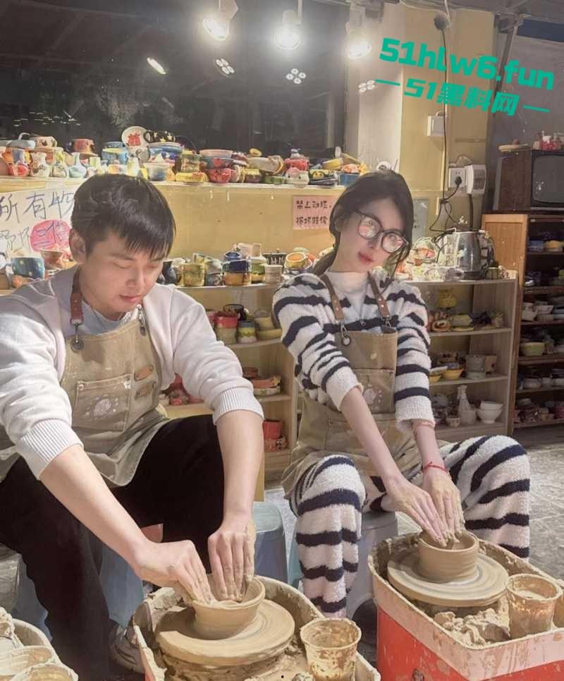 广西柳州舔狗王为坐台小姐【覃海美】花18W以为遇到了真爱 女友不仅有性病还过打胎 男友曝光渣女性爱视频!-1