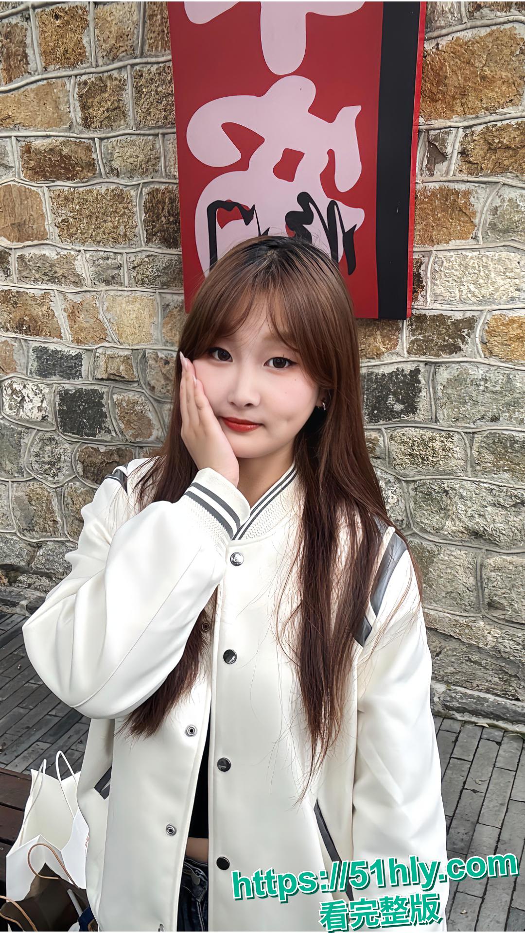 烟台鲁东大学军训教官教室丑闻 桌子上爆操女大学生 泄密视频疯传全网-4