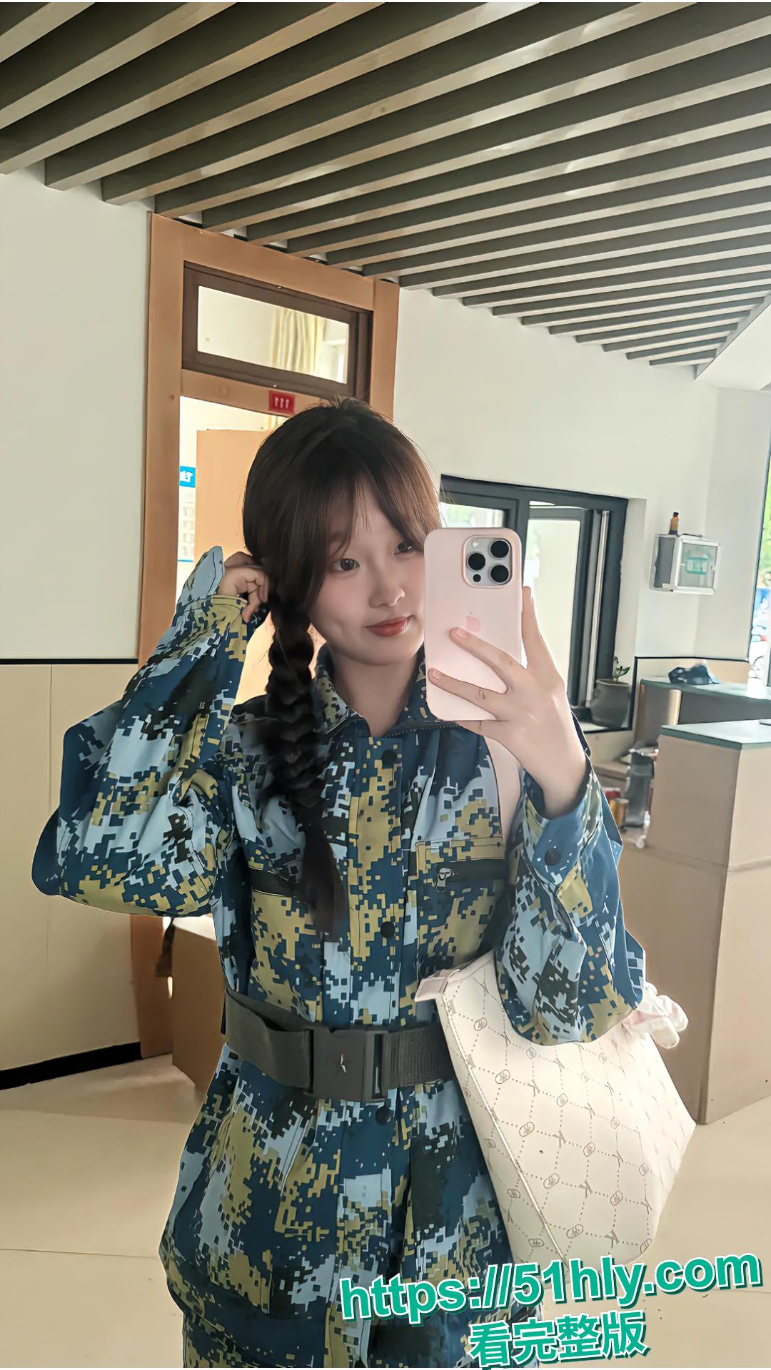 烟台鲁东大学军训教官教室丑闻 桌子上爆操女大学生 泄密视频疯传全网-5