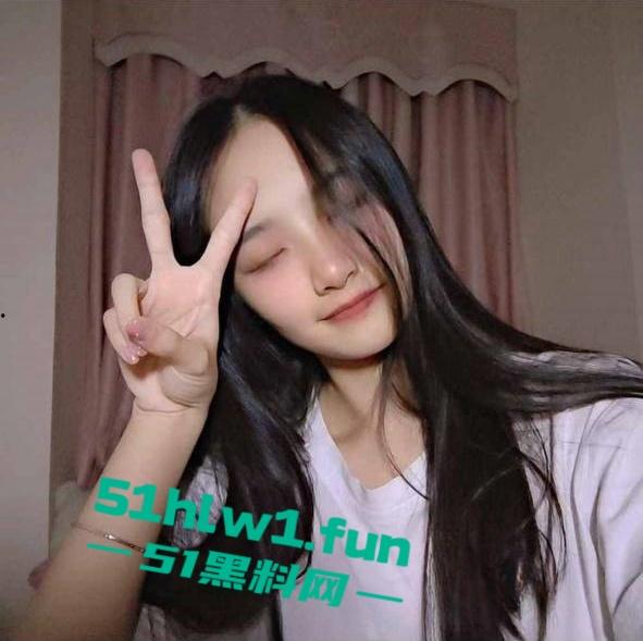 莆田酒店前台【刘芯梦】曝光经理客房做爱调教,母狗自拍泄密小嫩妹嫩穴堪称顶级母狗。-2