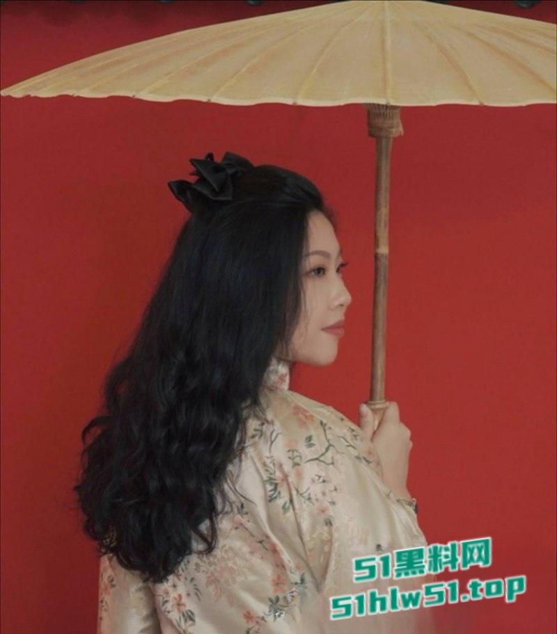 欧区媚外骚婊留学生【宋诗扬】长期当狗m,各种私下约炮大屌喜欢被虐吞精饮尿视频流出。-5