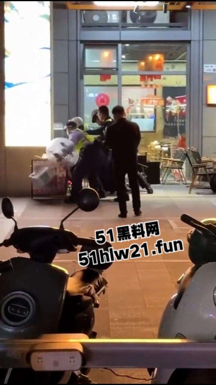 深圳龙华壹方城守财奴夫妇拖欠工资不给钱,逼疯老实人双刀抡砍跟剁肉一样无情送两人升天!-4