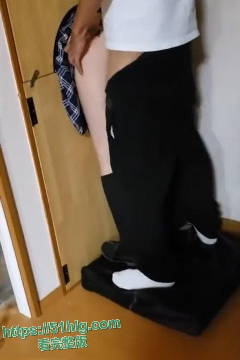 【台湾】公共便女宿舍视频流出,引发网络热议!激情美女身着JK短裙,翘臀让男生们排队发泄欲望,爽翻天-5