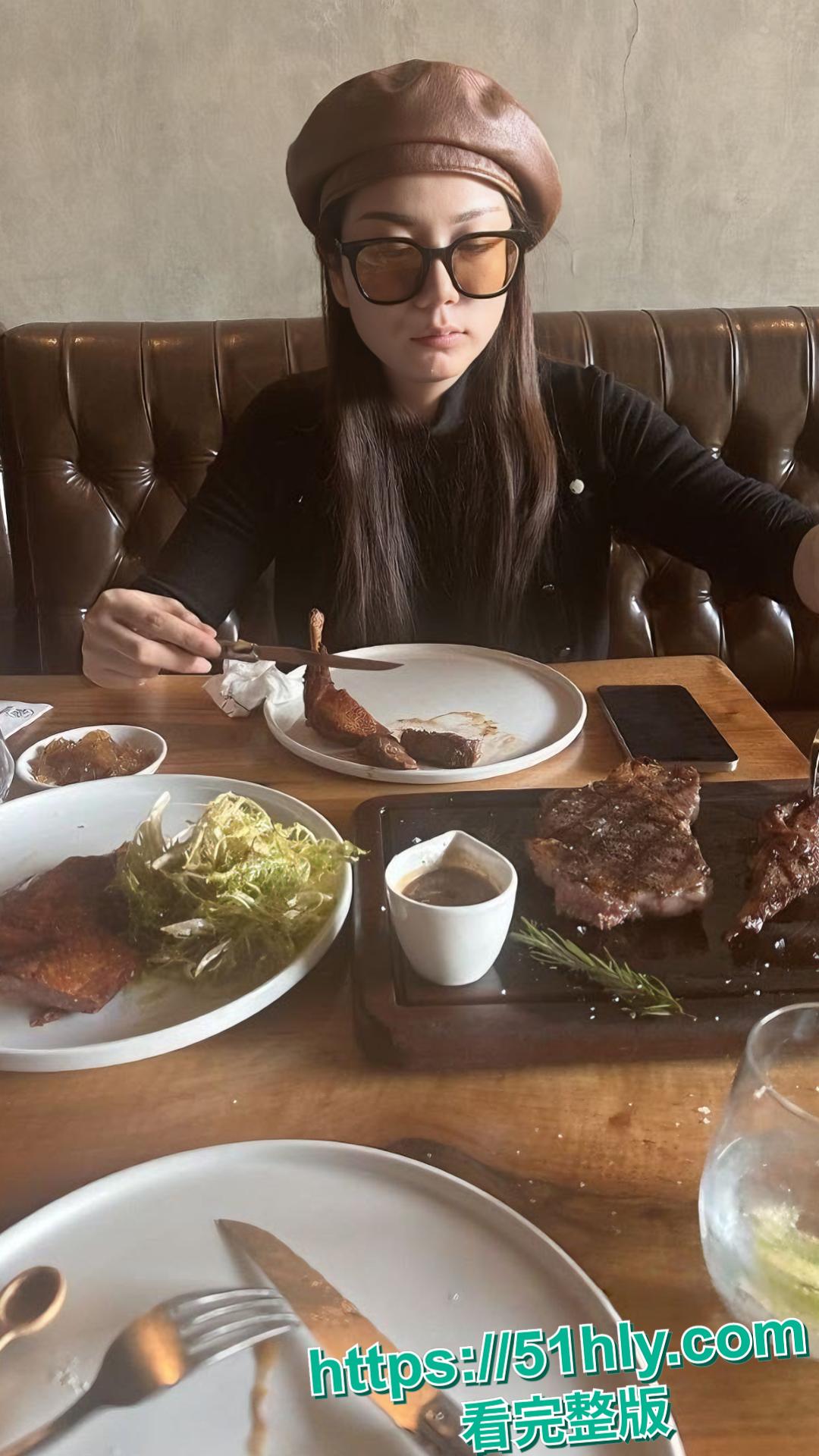 广西师范大学女大学生网恋奔现 不想第一天见面就被男友内射-3