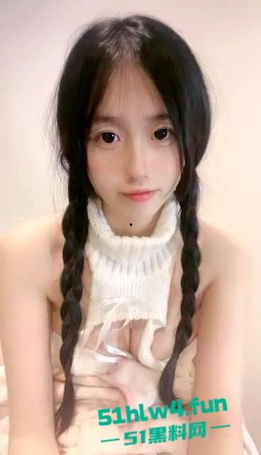 反差眼镜母狗【菠萝果酱】极品身材巨乳,颜值清纯自慰裸舞激情揉奶玩穴福利视频流出。-9