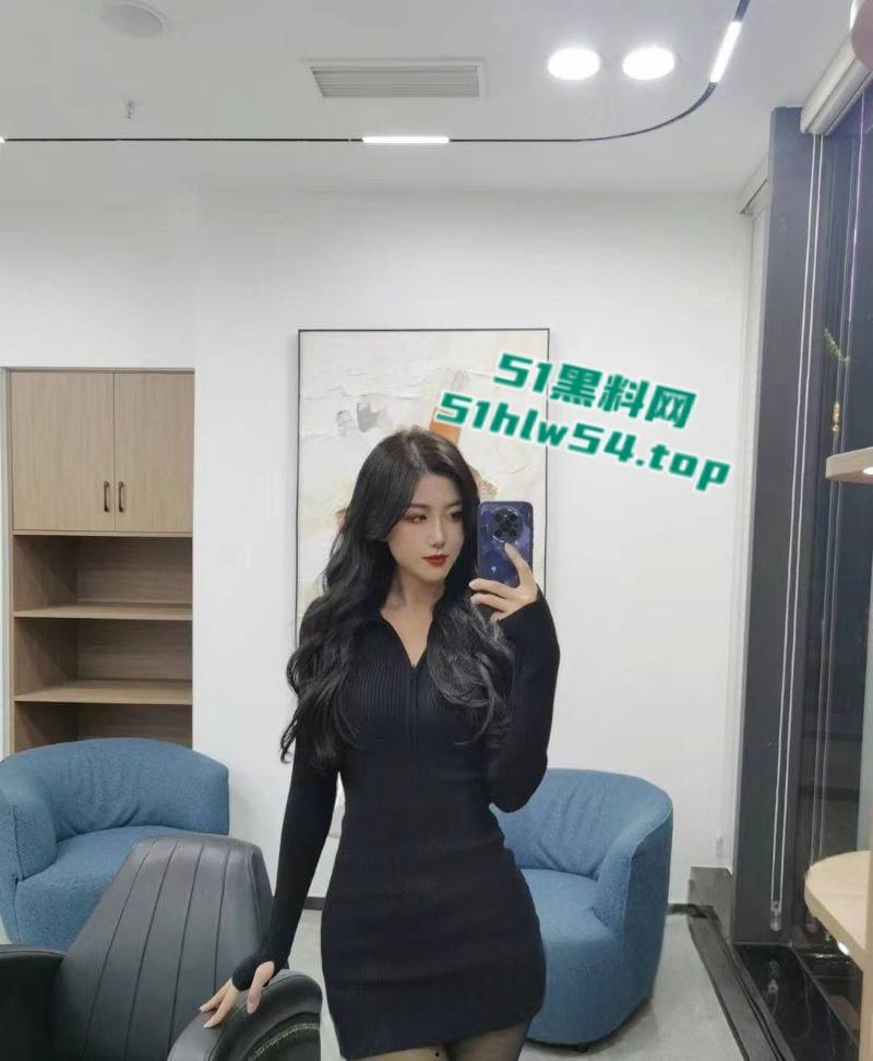 思域富婆【刘雯雯】高价约饭事件,聊天记录视频炫耀遭曝光,富婆情趣透明内裤下淫水泛滥被猛操呻吟连连!-2