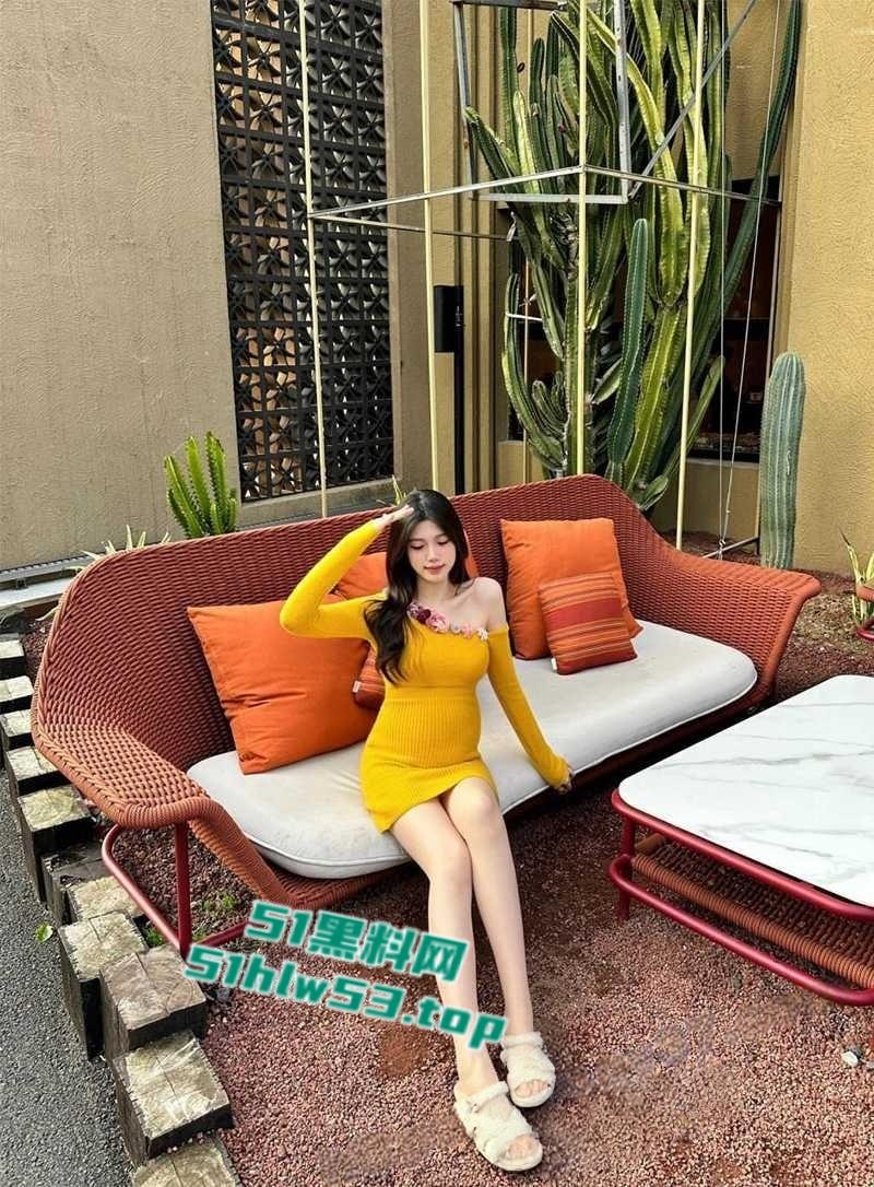 湖北极品孕妇【李芝依】妊娠期当转孕珠挑逗金主,后入抽插时翘臀高撩,如此美妇令人心神激荡!-3