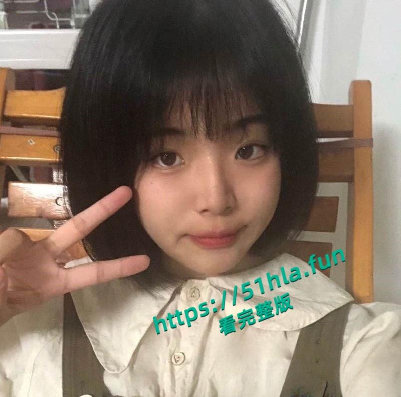 山西运城学生妹【陈茹茹】性爱视频流出,手捧大屌一顿猛吸被勒脖后入狂操淫叫连连!-1