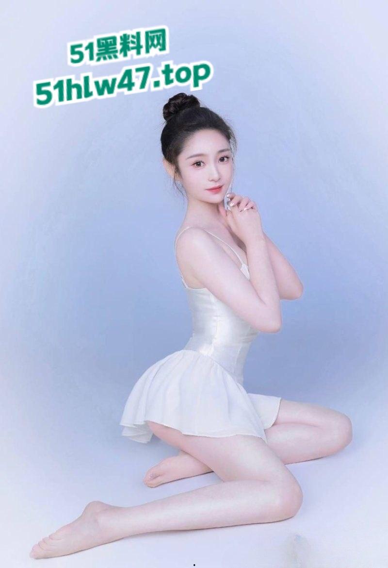 四川大学锦江学院,舞蹈系的校花【罗钰爽】完美身材人间尤物,一字马展示完美酮体。-6