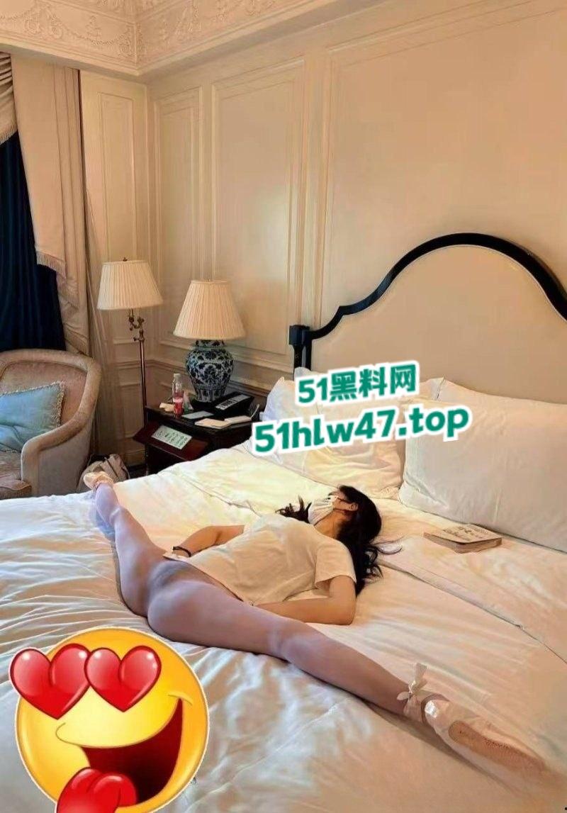 四川大学锦江学院,舞蹈系的校花【罗钰爽】完美身材人间尤物,一字马展示完美酮体。-8