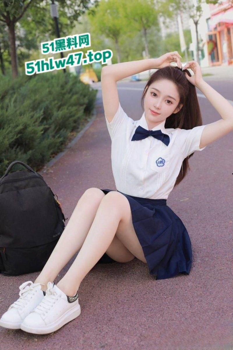 四川大学锦江学院,舞蹈系的校花【罗钰爽】完美身材人间尤物,一字马展示完美酮体。-11