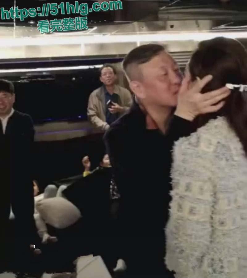 娱乐圈大崩盘!内地歌坛大佬【韩磊】被曝出轨嫖嫩妹,性爱视频外泄,将其肚子搞大后玩失踪-12