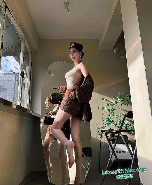 武汉小杨哥最新女主小爱合集流出 颜值爆表身材炸裂 从大胆露出到骑乘激情 再到KTV车震口活 场景花样百出-4