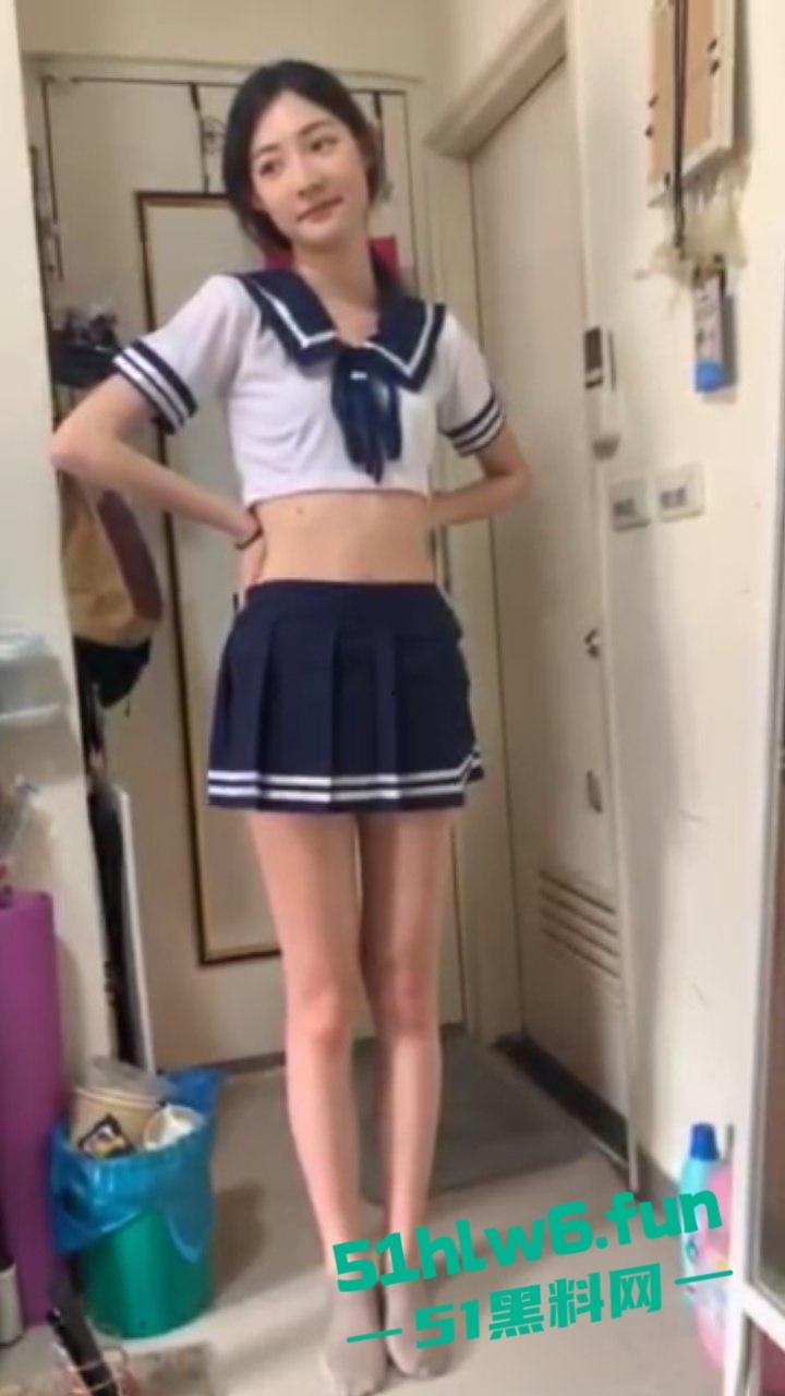 摄影师私拍长腿嫩妹,顶级身材颜值女神逆天大长腿配饱满蜜桃臀,摄影师一边拍照一边打飞机。-6