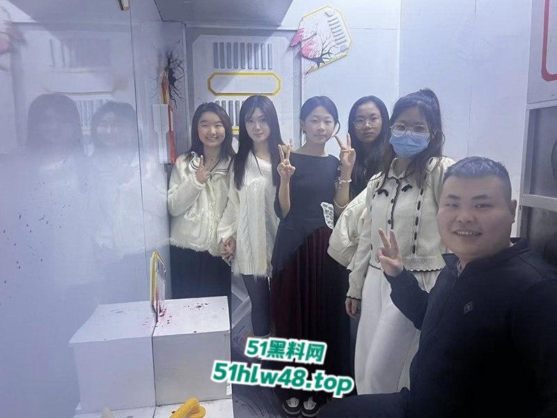 广西骚逼精神小妹,约炮聊天记录曝光,一群精神小妹集体曝光完全没有底线!-9