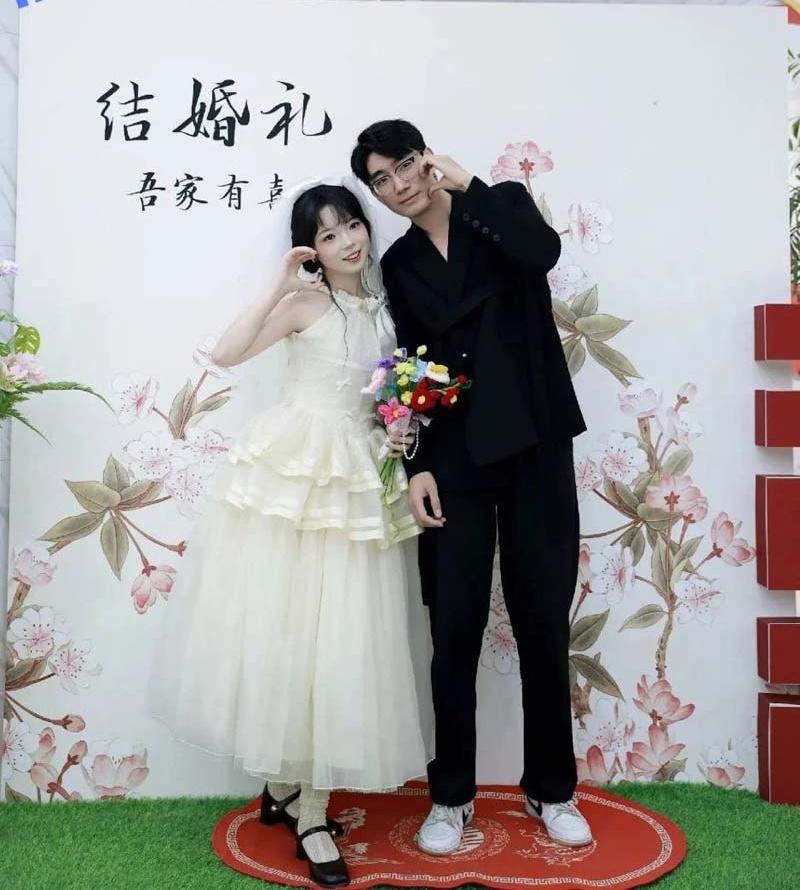 江苏新娘李娜婚礼前夜与前男友告别炮流出 清纯新娘穿着性感婚纱被爆操 骚穴灌满精子与老公参加婚礼 真够离谱-1