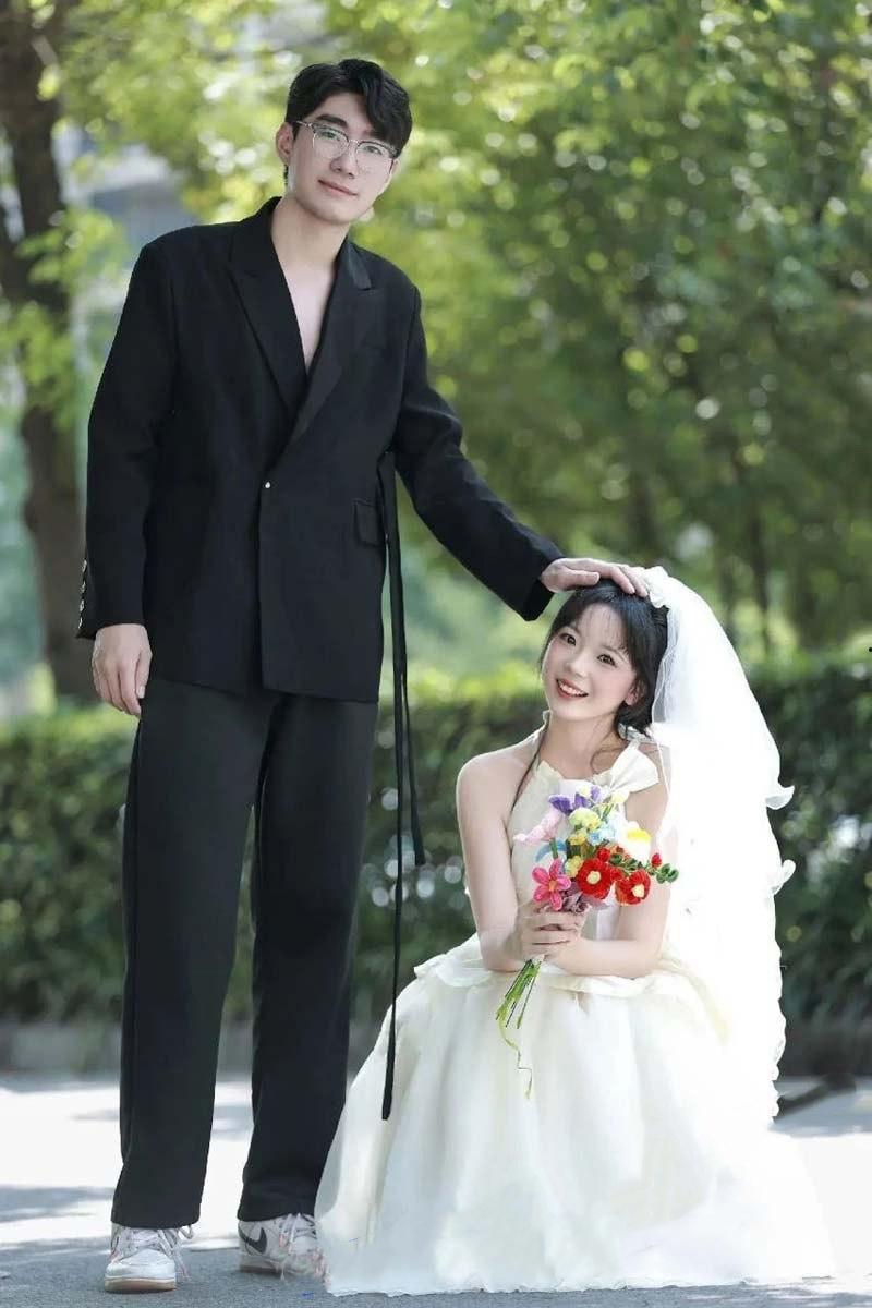 江苏新娘李娜婚礼前夜与前男友告别炮流出 清纯新娘穿着性感婚纱被爆操 骚穴灌满精子与老公参加婚礼 真够离谱-3