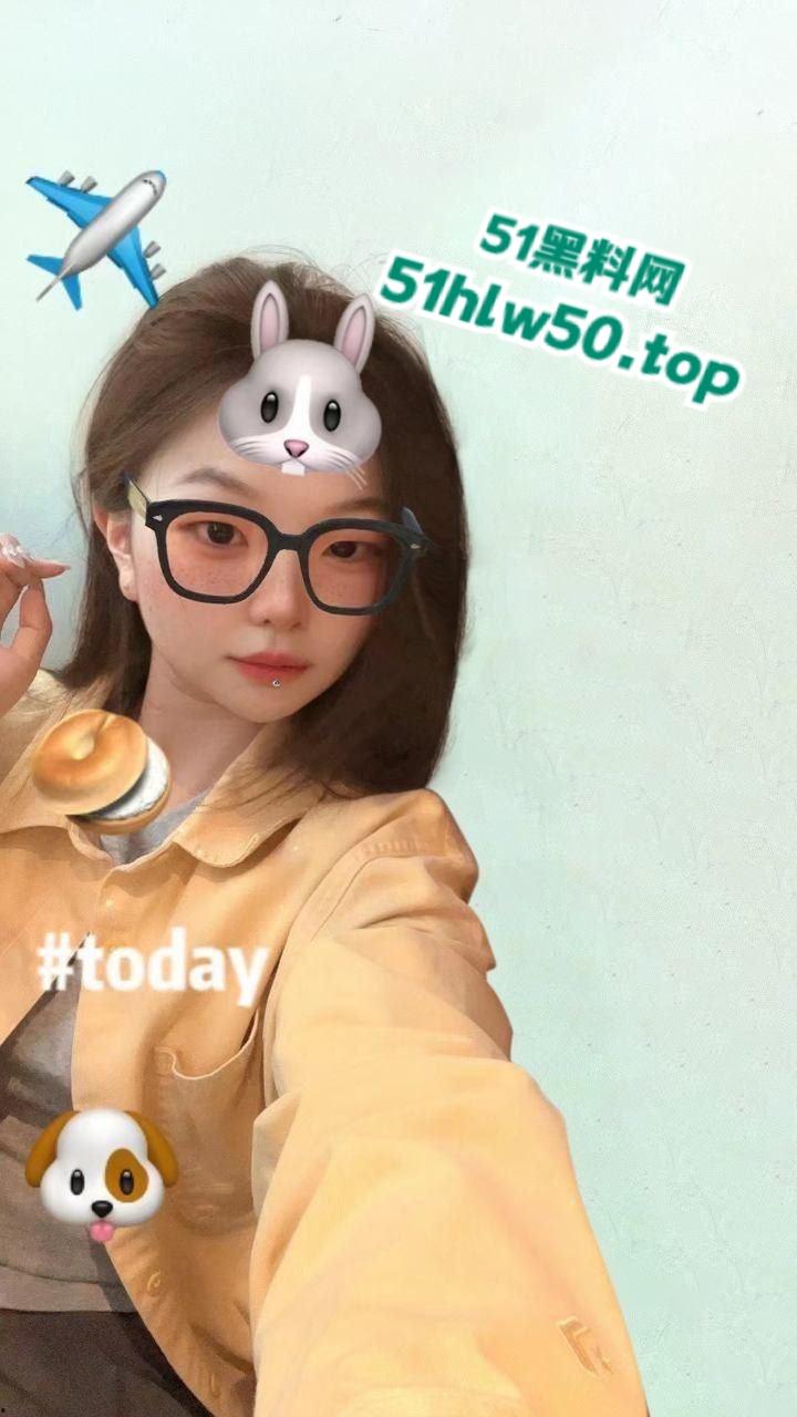 长沙电商运营【翟思荟】爱吞精的骚逼母狗口活一流,分手后遭男友曝光吃鸡视频!-3