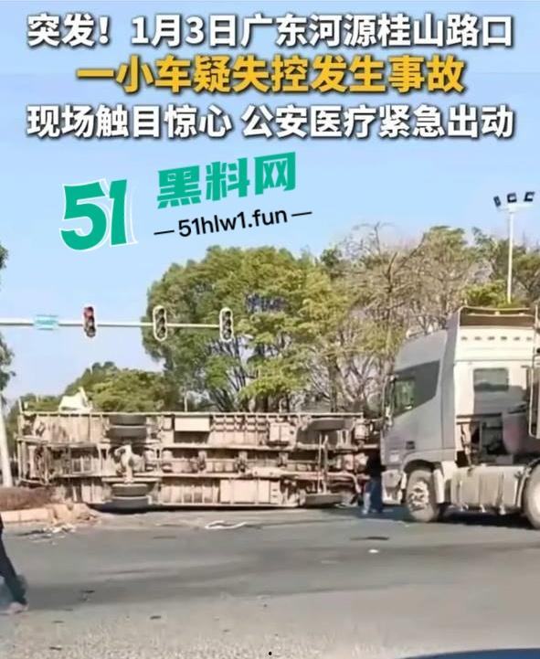 突发惨剧!广东河源一辆比亚迪SUV撞向大货车瞬间解体大货车撞翻,车主女司机高跟鞋头都粉碎了。-12