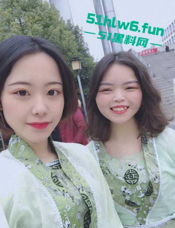 成都极品骚妻【范梓幄】在家是良家人妻,私下却下海卖逼竟是被老公逼着做鸡,只为还贷款养家。-1