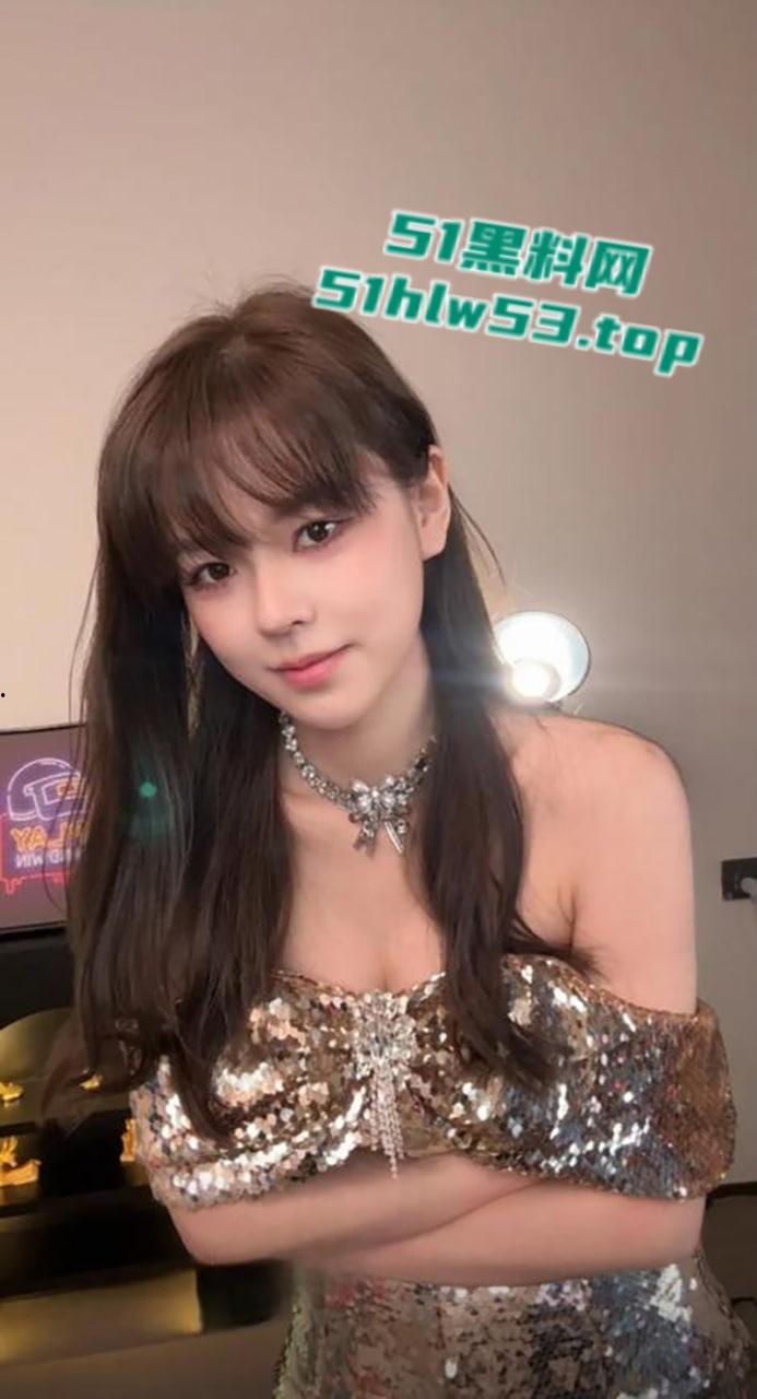 呆妹儿小霸王好姐妹!抖音千万粉丝女网红【沫子】早期全裸私拍写真被扒出,超清逼毛清晰可见!-4