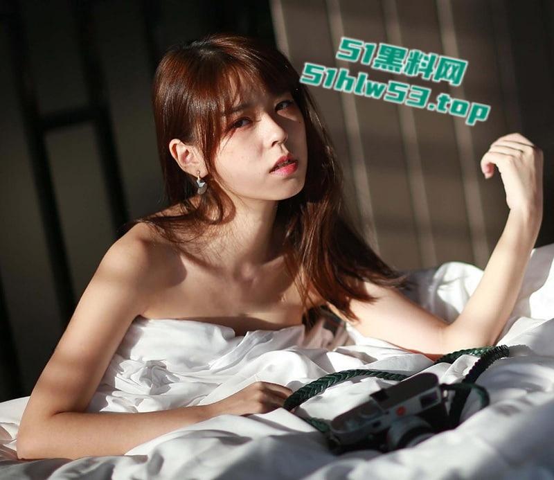 呆妹儿小霸王好姐妹!抖音千万粉丝女网红【沫子】早期全裸私拍写真被扒出,超清逼毛清晰可见!-12