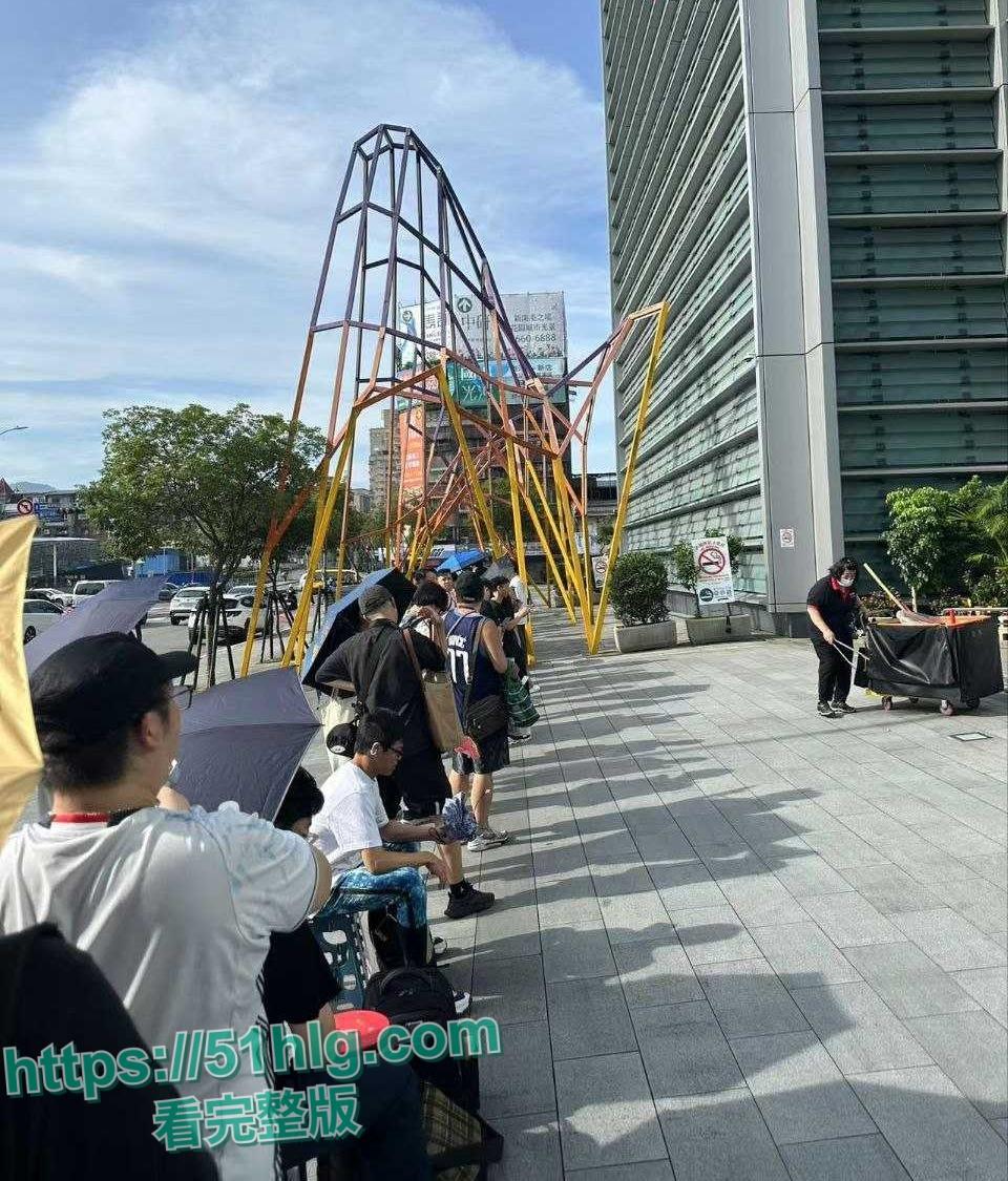 【台湾】2025TRE国际成人展 日本台湾知名女优齐聚一堂 巨乳翘臀 诱惑不断 现场互动 粉丝鸡巴硬到爆炸-5