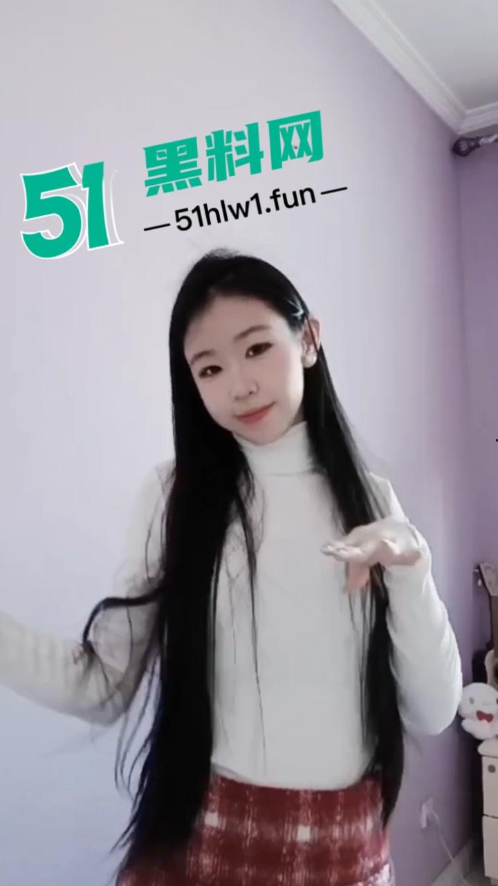 内蒙古赤峰学生妹【杨依诺】老师面前的好学生,私下却是性瘾婊子身材高挑细腰长腿做爱私拍遭流出。-1