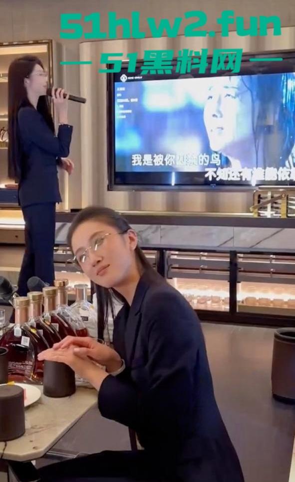 职业装KTV行政小妹你看了吗,带你领略当下最流行的顶级颜值陪酒小妹跪式服务包你满意!-3