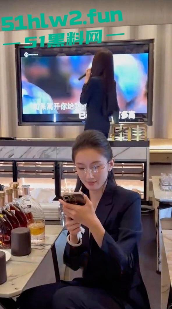 职业装KTV行政小妹你看了吗,带你领略当下最流行的顶级颜值陪酒小妹跪式服务包你满意!-6