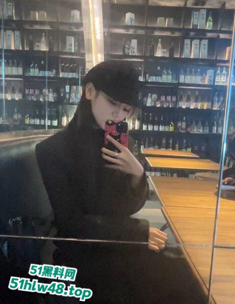 广东艺术学院【李玉婷】清纯嫩妹女神,男友视频玩嗨彻底放飞自我,全裸上阵骚话不停。-1